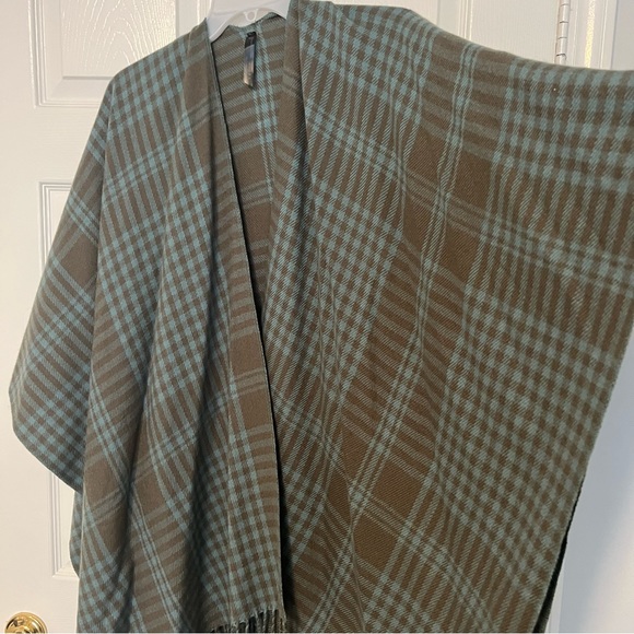 Urban Outfitters Green Plaid Poncho - Picture 7 of 7